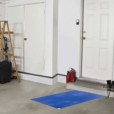 Élimination de la saleté de tapis collant / collant / collant