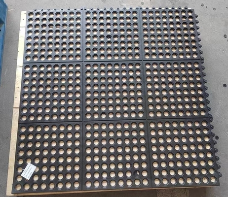 Mat de caoutchouc à trous antistatique Mat de caoutchouc statique dissipatif perforé Mat de caoutchouc antistatique