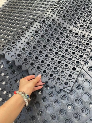 Matraques anti-fatigue avec trous