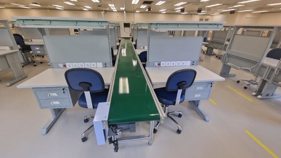 Bureau de travail ESD personnalisé. Table de travail de laboratoire électrique antistatique pour l'assemblage électronique.