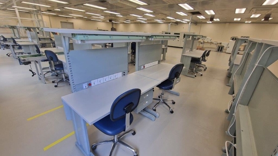 Tableau de travail ESD personnalisé pour les techniciens électriciens et électroniques.