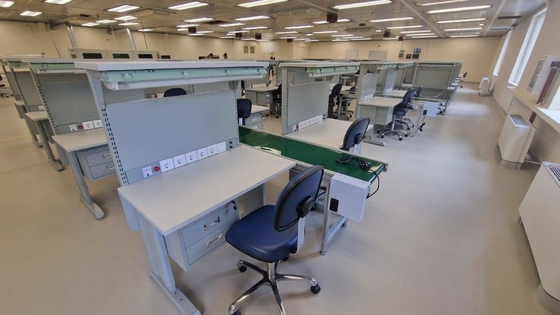 Tableau de travail ESD personnalisé pour les techniciens électriciens et électroniques.