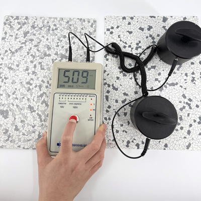Carreaux de plancher en PVC conducteur en vinyle antistatique multicolore en PVC ESD pour salle blanche