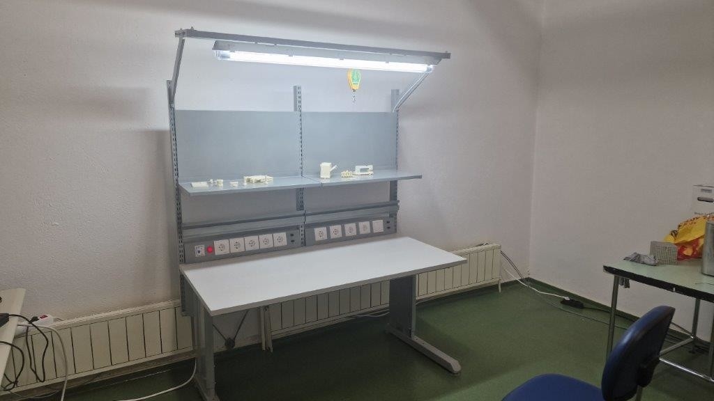 Tableau de travail ESD personnalisé pour les techniciens électriciens et électroniques.